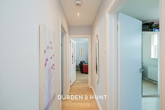 2 Bedroom Apartment For Sale In Station Way, Buckhurst Hill, IG9