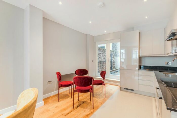 2 Bedroom Flat To Rent In Earls Court Road, London, SW5