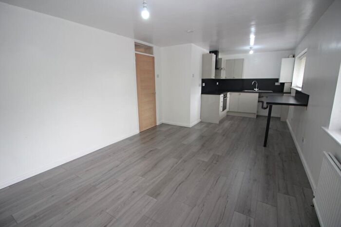 2 Bedroom Flat To Rent In Evesham Walk, Middleton, M24