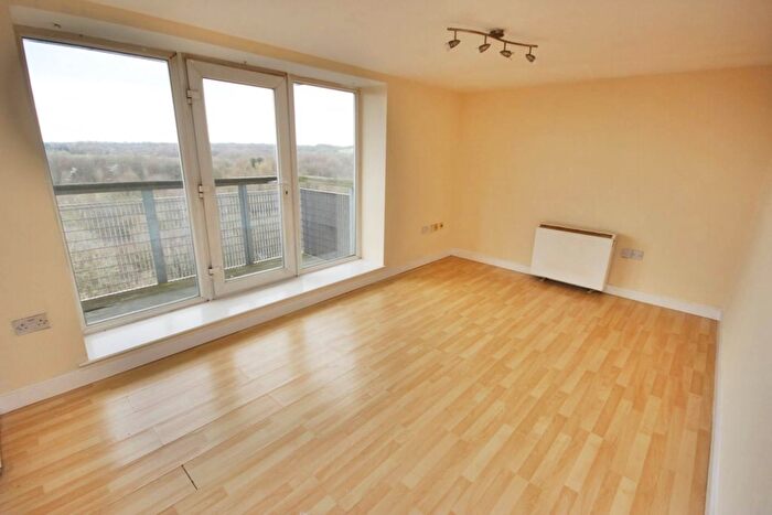 2 Bedroom Flat To Rent In Lakeside Rise, Manchester, M9
