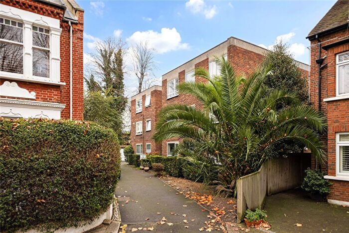 1 Bedroom Flat For Sale In Salisbury Court, Thornton Avenue, Chiswick, W4