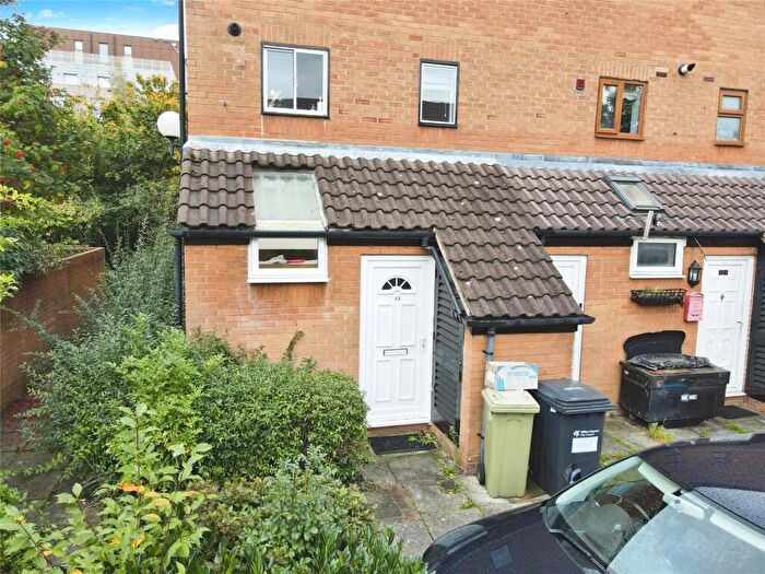 1 Bedroom Maisonette For Sale In North Twelfth Street, Milton Keynes, Buckinghamshire, MK9