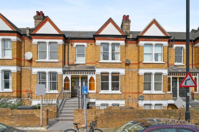 2 Bedroom Flat For Sale In Knollys Road, London, SW16