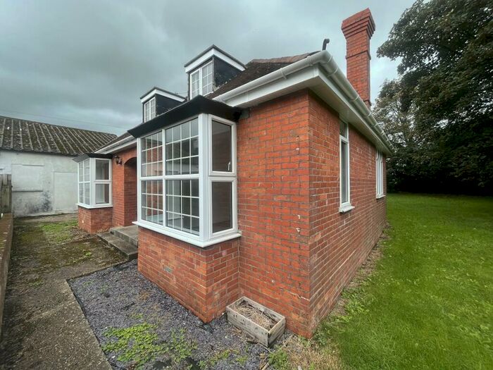 4 Bedroom Bungalow To Rent In Swallowcliffe, Salisbury, Wiltshire, SP3