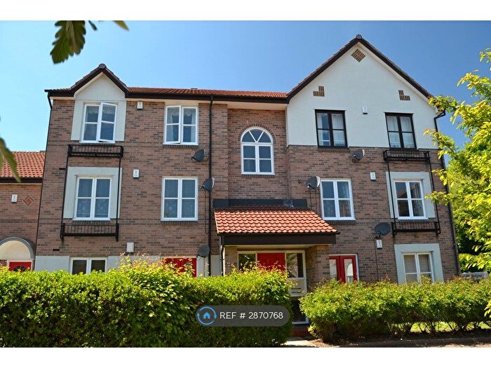 2 Bedroom Flat To Rent In Grange Close, Hunslet, Leeds, LS10