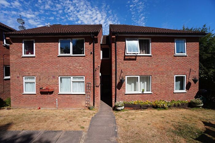 2 Bedroom Flat For Sale In Eaton Avenue, High Wycombe, HP12