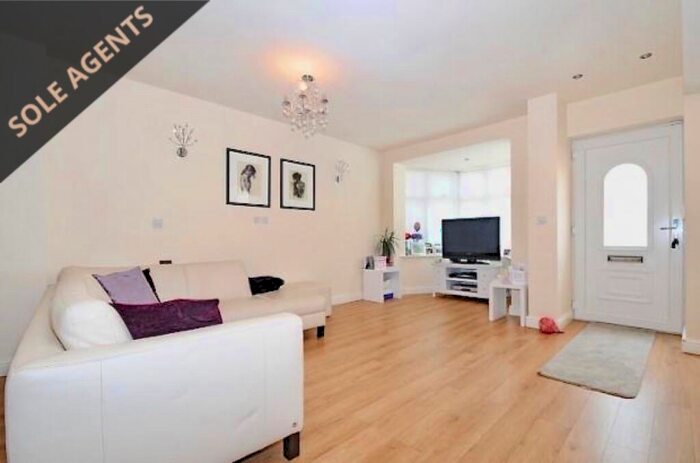2 Bedroom Detached House To Rent In Hutton Grove, North Finchley, N12