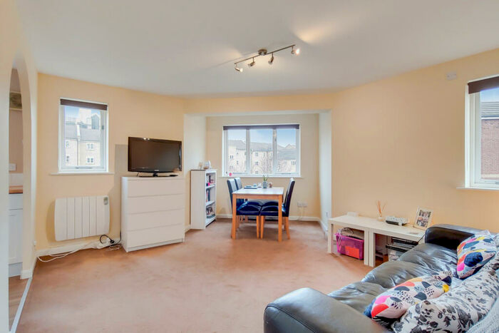 2 Bedroom Apartment To Rent In Telegraph Place, London, E14