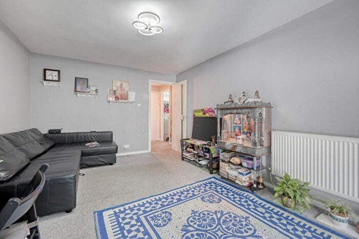 1 Bedroom Flat For Sale In Sevenoaks Close, Romford, RM3