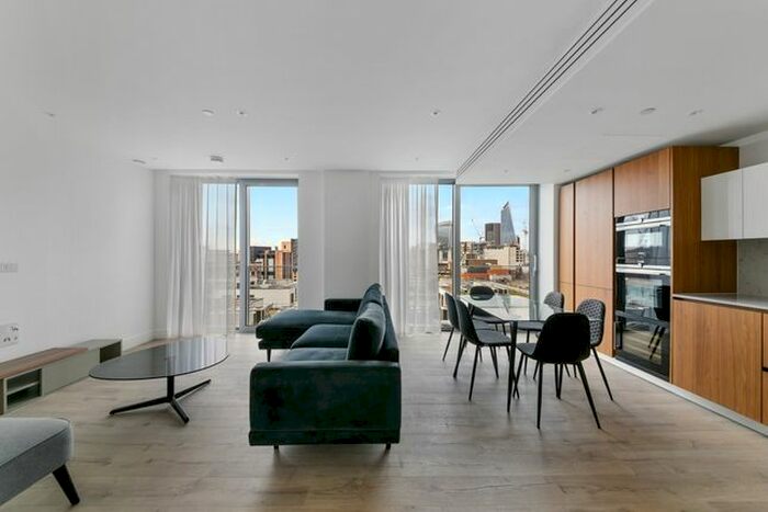 3 Bedroom Flat To Rent In Goodman's Field, Piazza Walk, Aldgate East, London, E1