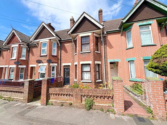 2 Bedroom Terraced House For Sale In Kingston Road, Poole, BH15