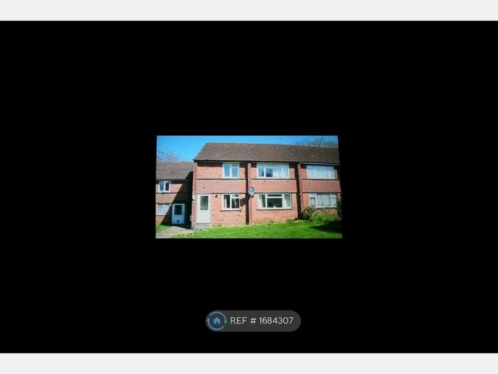 2 Bedroom Maisonette To Rent In Summit Close, Edgware, HA8