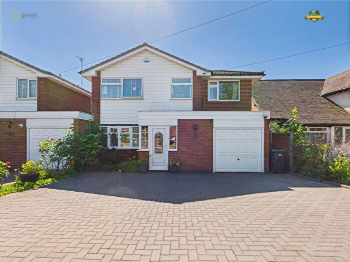 4 Bedroom Link Detached House For Sale In Penns Lane, Walmley, Sutton Coldfield, B76