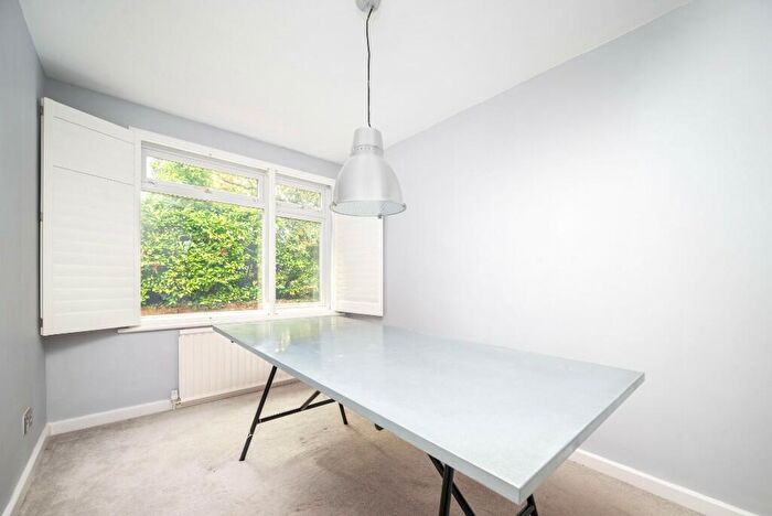 3 Bedroom Flat To Rent In Nether Street, London, N3