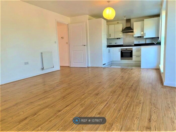 2 Bedroom Flat To Rent In Broadhurst Place, Basildon, SS14