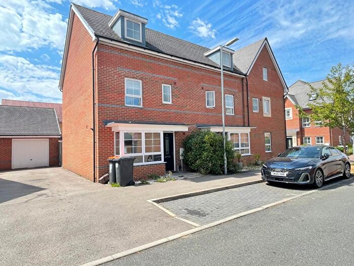 4 Bedroom End Terrace House To Rent In Design Drive, Dunstable, Bedfordshire, LU6
