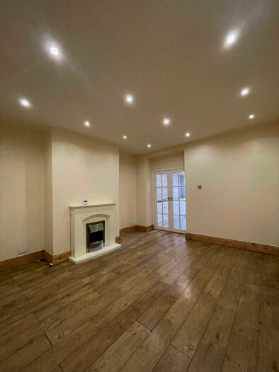 2 Bedroom House To Rent In Brockenhurst Street, BB10