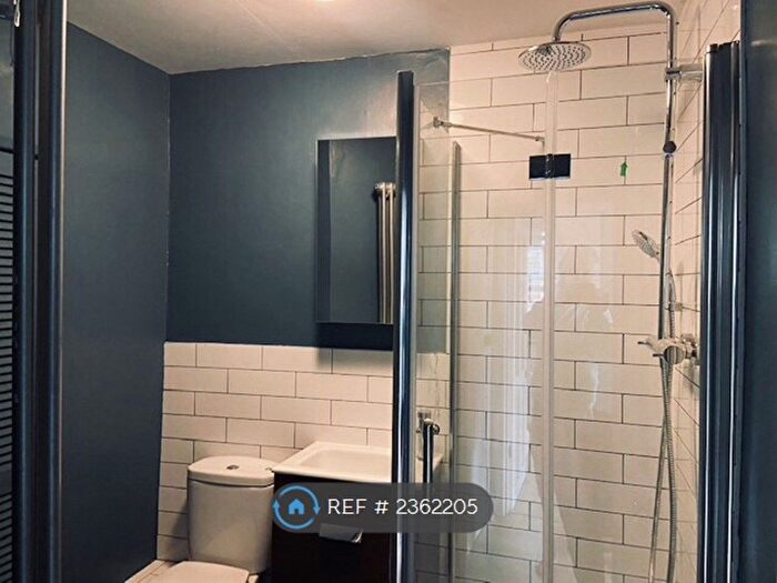 1 Bedroom Flat To Rent In Woodhurst Road, Acton, W3