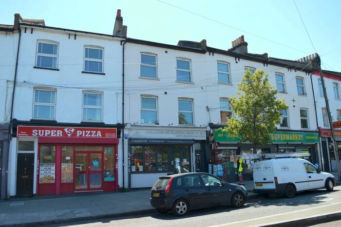 2 Bedroom Flat To Rent In Brockley Rise, London, SE23