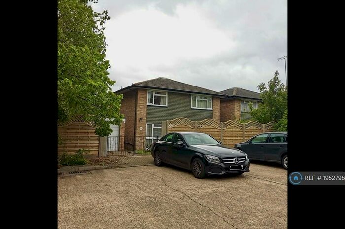 4 Bedroom Detached House To Rent In Adcock Walk, Orpington, BR6