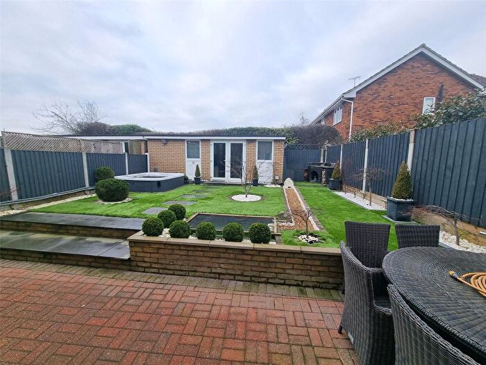 4 Bedroom Detached House For Sale In The Chase, Rayleigh, Essex, SS6