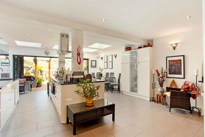 5 Bedroom Semi-detached House To Rent In Arundel Road, Norbiton, Kingston Upon Thames, KT1