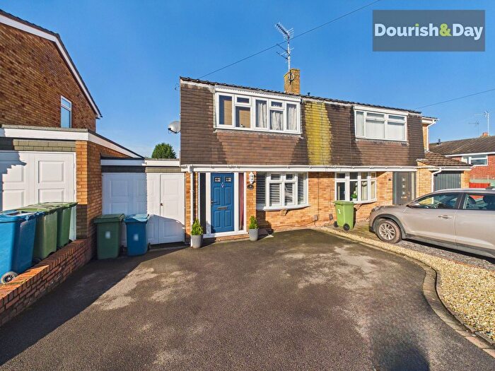 3 Bedroom Semi-Detached House For Sale In Meadow Glade, Hixon, ST18