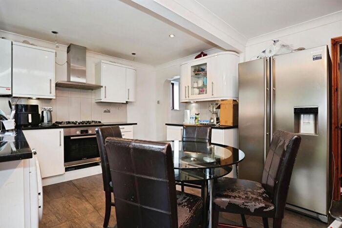 4 Bedroom Detached House For Sale In Pine Ridge, Northampton, NN3