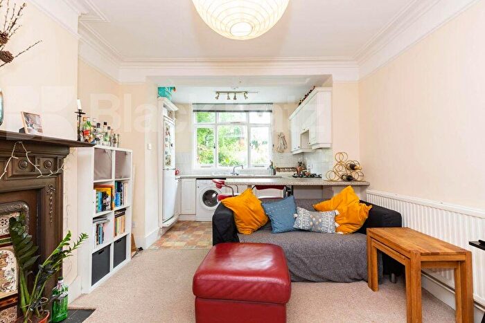 1 Bedroom Flat To Rent In Loraine Road, Holloway, N7