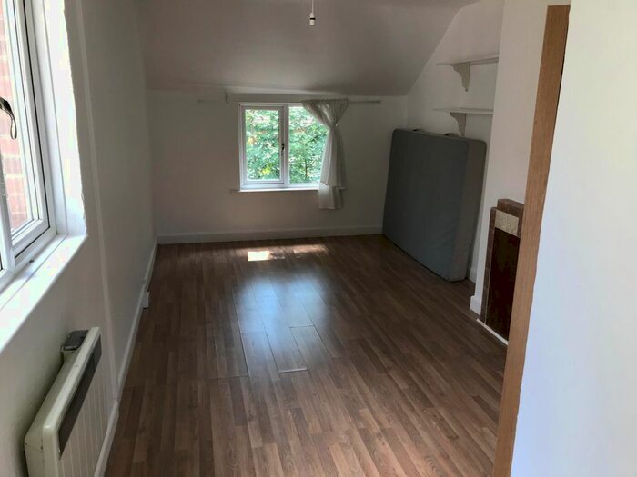Studio To Rent In Heatherdeane Road, Southampton SO17