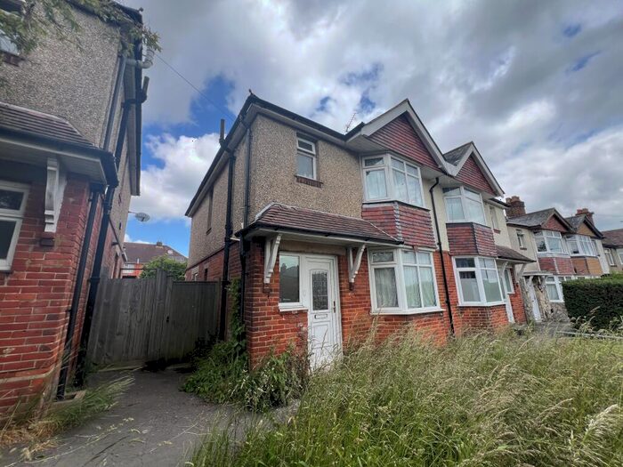 5 Bedroom House To Rent In Burgess Road, SO16