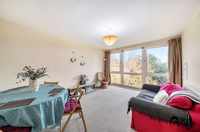 2 Bedroom Flat For Sale In Albemarle Road, Beckenham, Bromley, BR3