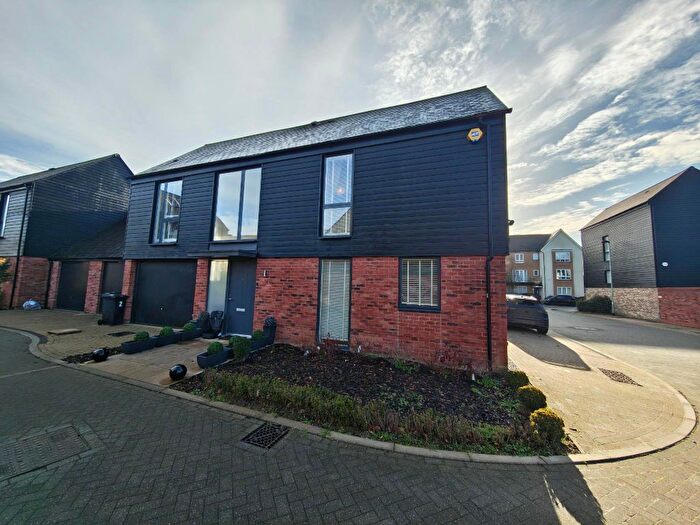 3 Bedroom Detached House For Sale In Royal Birkdale Gardens, Chelmsford Garden, Chelmsford, CM3