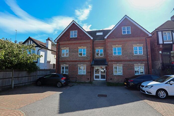 2 Bedroom Flat For Sale In Chipstead Valley Road, Coulsdon, CR5