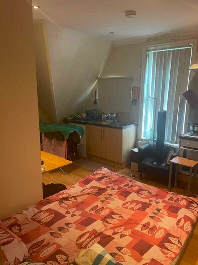 Studio To Rent In High Street, London, W3