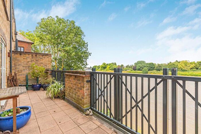 2 Bedroom Flat For Sale In Mortlake High Street, Mortlake, London, SW14