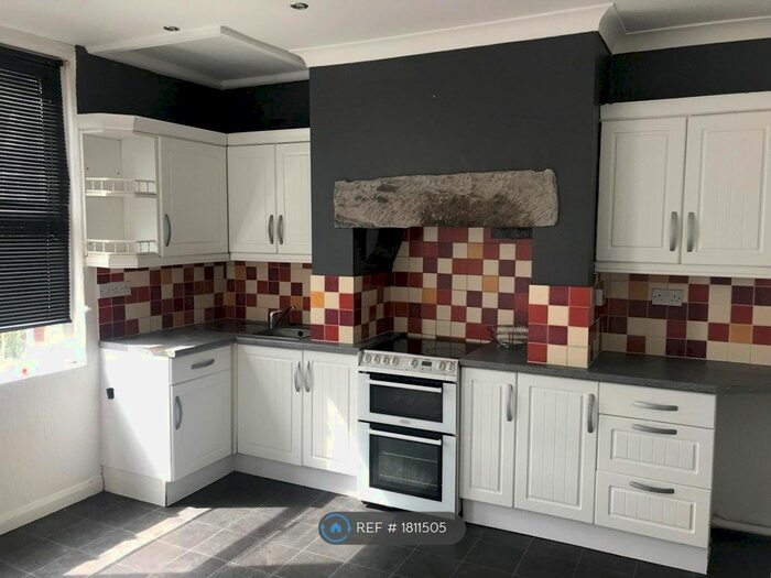 2 Bedroom Terraced House To Rent In Leeds Road, Wakefield, WF1