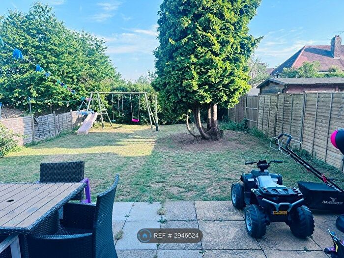 2 Bedroom End Of Terrace House To Rent In Washington Drive, Slough, SL1