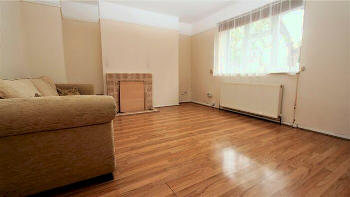 2 Bedroom Flat To Rent In Boyton Road, London, N8