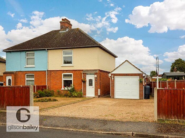 3 Bedroom Semi-Detached House For Sale In Station Road, Lingwood, NR13