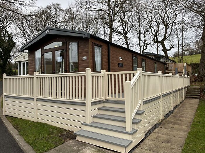 2 Bedroom Mobile/park Home For Sale In Mill Lane, Hawksworth, Leeds, LS20