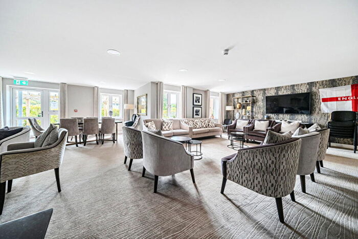 2 Bedroom Flat For Sale In Island View, Shortwood Copse, RG23