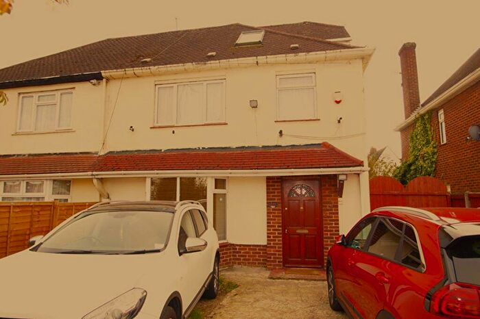 3 Bedroom House To Rent In Bath Road, SL1