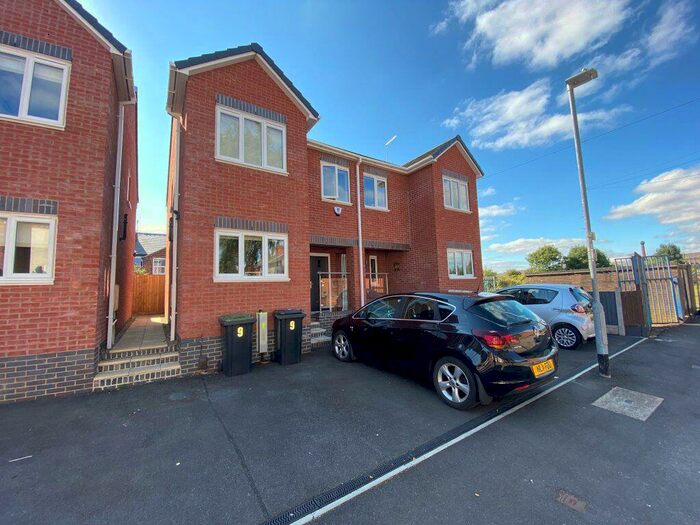 3 Bedroom Semi-Detached House To Rent In Bailey Street, NG9