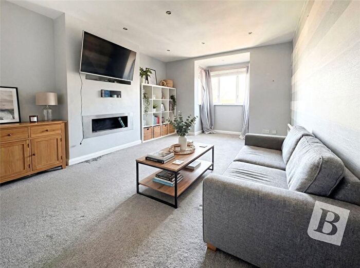 2 Bedroom Flat For Sale In Jutsums Lane, Romford, RM7