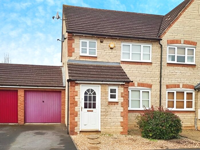 3 Bedroom End Of Terrace House To Rent In Campion Place, Bicester, OX26