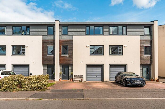 5 Bedroom Town House For Sale In Burnbrae Grove, Edinburgh, EH12