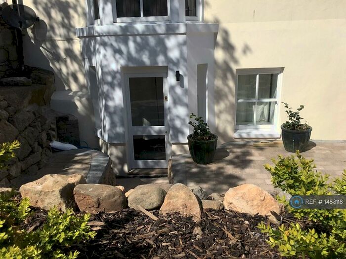 2 Bedroom Flat To Rent In Georgian House, Llandudno, LL30