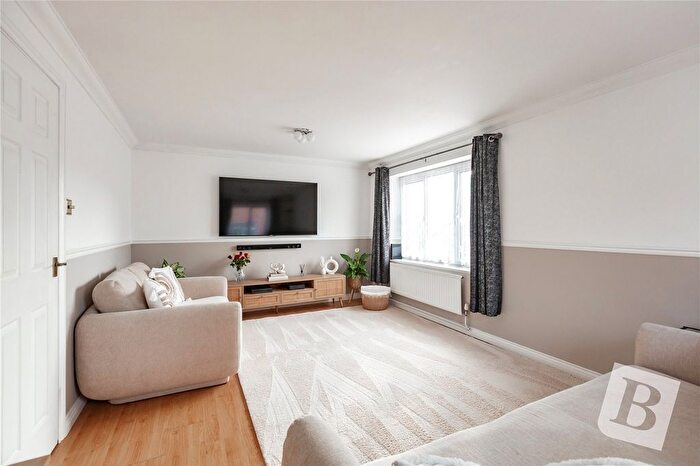 4 Bedroom Detached House For Sale In Heybridge Drive, Wickford, Essex, SS12