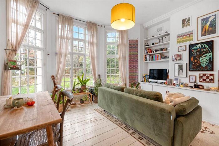 1 Bedroom Apartment For Sale In Grove Park, Camberwell, London, SE5